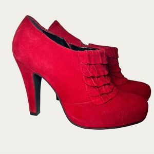 Giani Bernini‎ Vibrant Red Suede Booties with Ruffle Detail Size 7.5M
